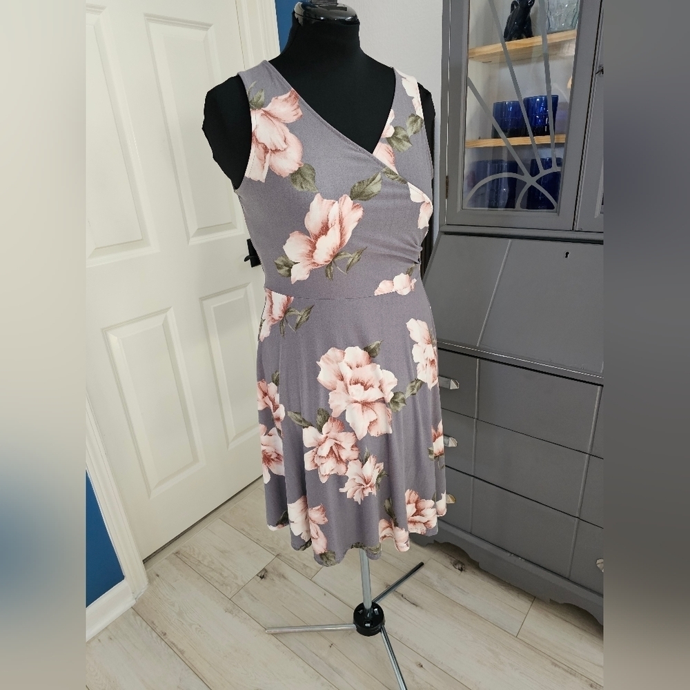 Kaileigh Gray Floral Midi Dress with Pink Flowers